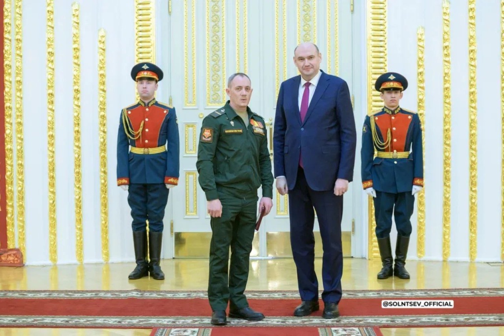 Евгений Сонцев вручил 72 государственные и региональные награды жителям Оренбуржья Евгений Сонцев вручил 72 государственные и региональные награды жителям Оренбуржья