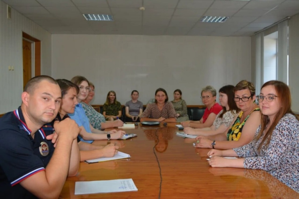 В Зубово-Полянском районе обсудили меры социальной поддержки семей с детьми