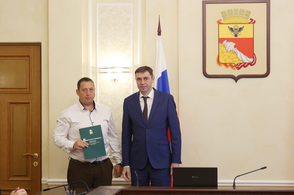 «Этот поступок заслуживает уважения»: мэр Воронежа поблагодарил коммунальщиков за помощь при тушении пожара