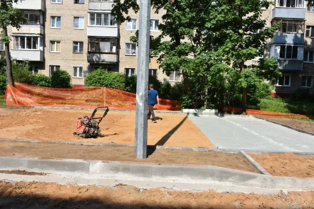 Комплексное благоустройство двора в подмосковной Ивантеевке: новые парковки и детская площадка