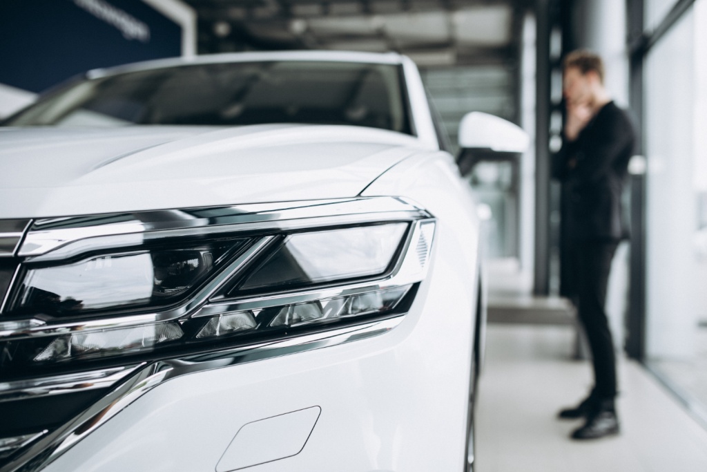 Участники рынка отметили рост количества автомобилей на складах российских дилеров