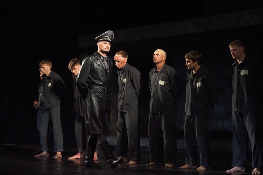 В день рождения героя Советского Союза Михаила Петровича Девятаева, в Мордовском национальном драматическом театре состоялся спектакль «Побег из ада»