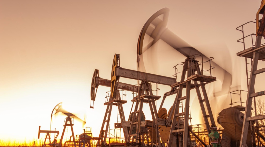 Нефть марки Brent на ICE превысила 80 долларов впервые со 2 августа