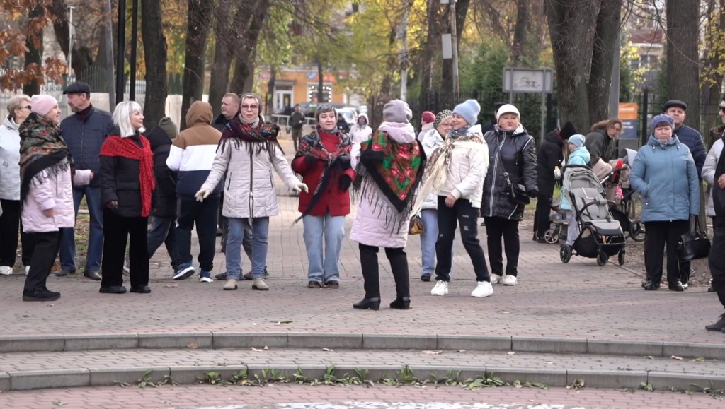 Депутат Воронежской гордумы Валерий Данилов организовал праздничную встречу с жителями Ленинского района