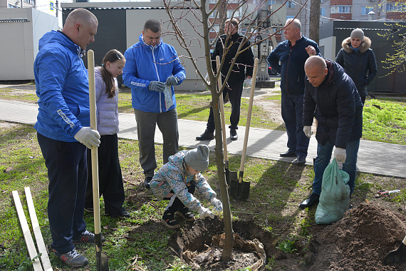 Депутаты Воронежской гордумы приняли участие в городском субботнике