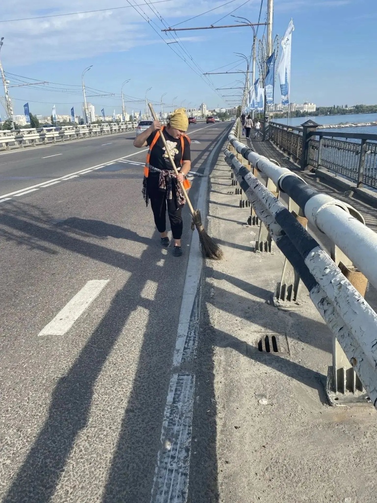 Комбинаты благоустройства Воронежа продолжают работу в круглосуточном режиме: в октябре в городе пройдёт осенний месячник и общегородской субботник Комбинаты благоустройства Воронежа продолжают работу в круглосуточном режиме: в октябре в городе пройдёт осенний месячник и общегородской субботник