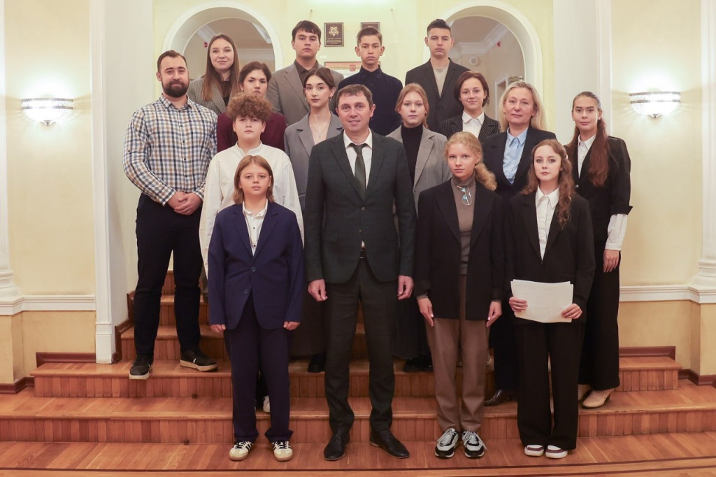 Сергей Петрин обсудил со школьниками их инициативы по созданию туристических троп в Воронеже