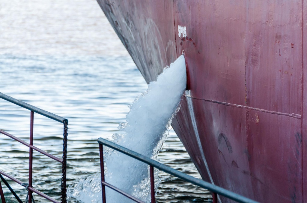 На площадке ЗАО "Нефтефлот" торжественно спущено на воду судно "Сириус Альфа" На площадке ЗАО "Нефтефлот" торжественно спущено на воду судно "Сириус Альфа"