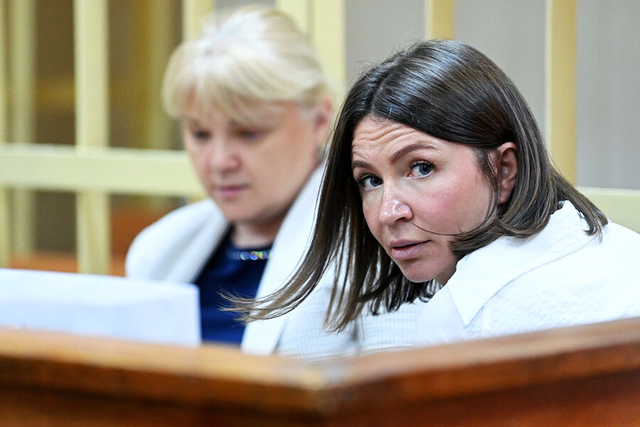 Суд арестовал более 100 млн рублей, валюту и золотые монеты блогера Блиновской