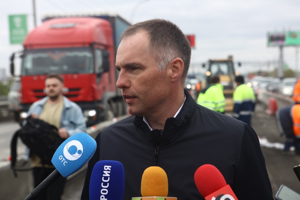 В Новосибирске на Димитровском мосту работы идут круглосуточно