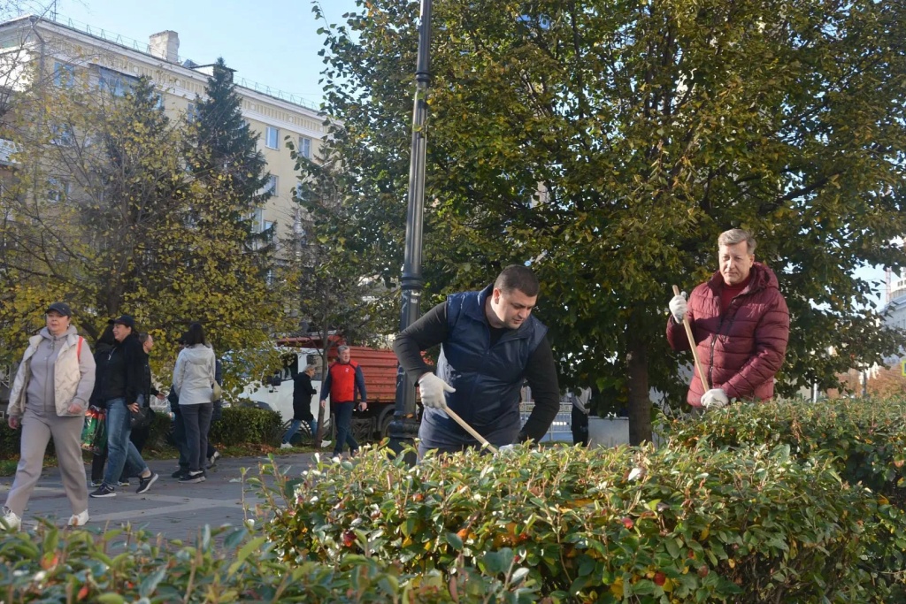 Депутаты Воронежской городской Думы приняли участие в общегородском субботнике Депутаты Воронежской городской Думы приняли участие в общегородском субботнике