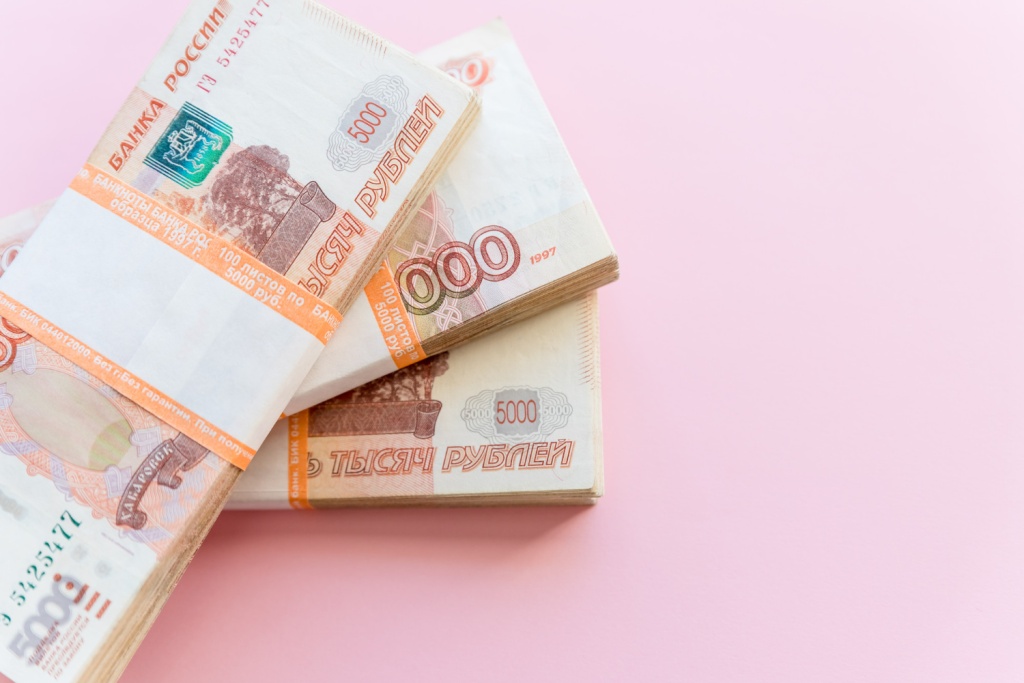 Зарплаты в России за год подскочили почти на 21%