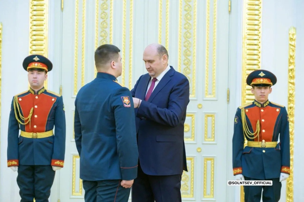 Евгений Сонцев вручил 72 государственные и региональные награды жителям Оренбуржья Евгений Сонцев вручил 72 государственные и региональные награды жителям Оренбуржья