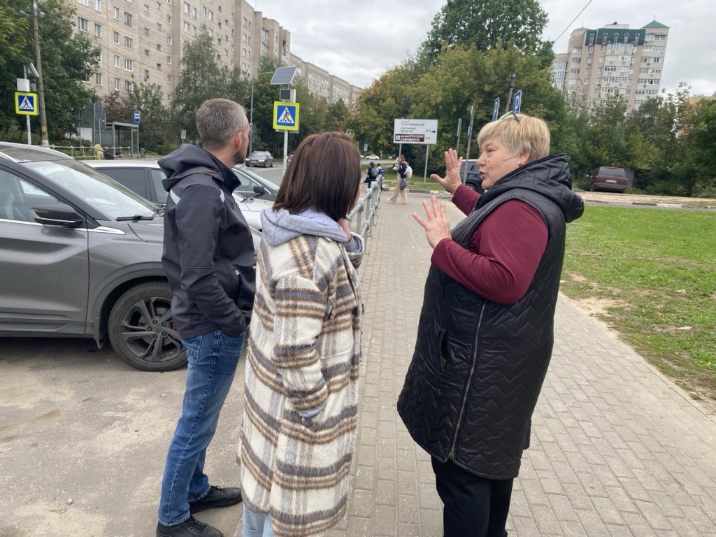 Уполномоченный главы Пушкинского Нина Ушакова проверила, как были проведены работы по улучшению подхода к школе в Ивантеевке Уполномоченный главы Пушкинского Нина Ушакова проверила, как были проведены работы по улучшению подхода к школе в Ивантеевке