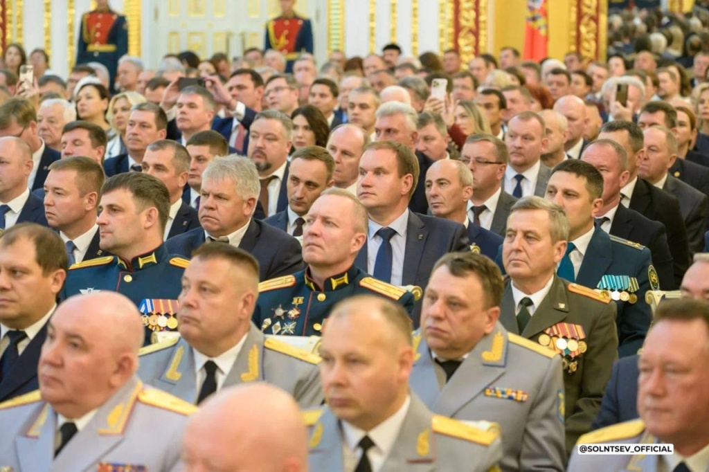 Евгений Солнцев официально вступил в должность губернатора Оренбургской области Евгений Солнцев официально вступил в должность губернатора Оренбургской области